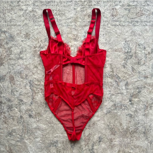 Victorias Secret VERY SEXY
Shine Strap Unlined Lace & Mesh Teddy Medium NWOT! - Picture 6 of 7